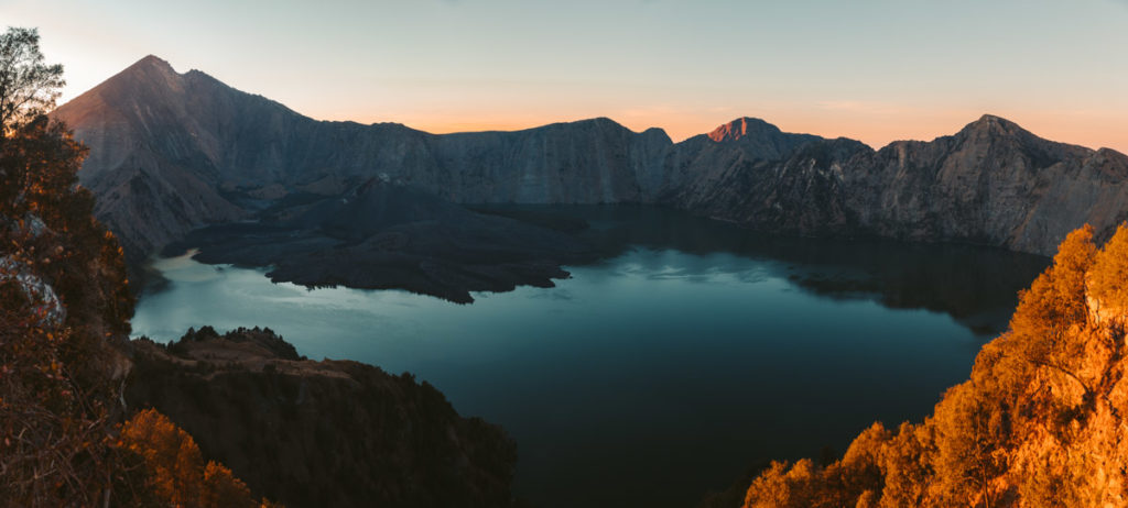 lombok volcano crater rim